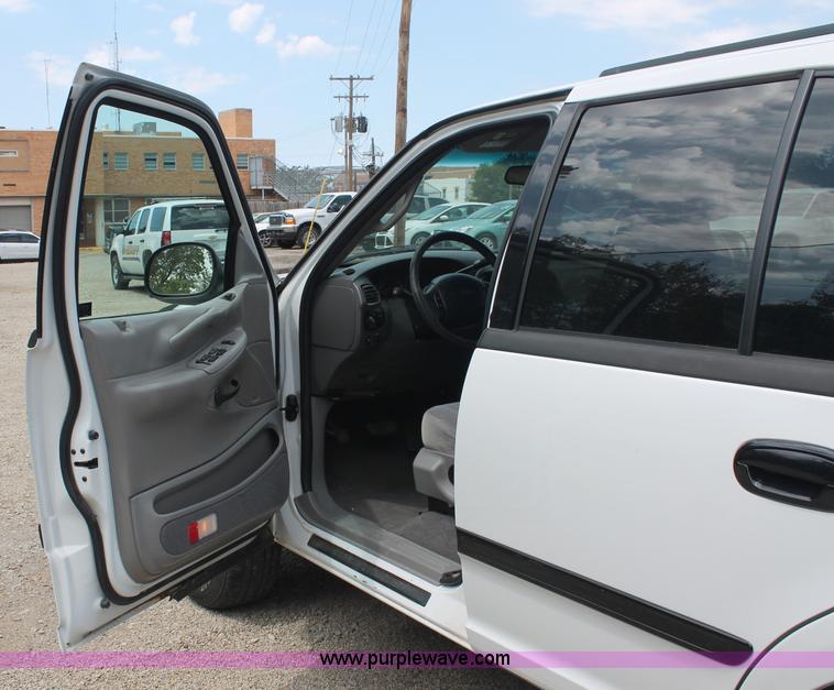 image for item C2705 2002 Ford Expedition XLT SUV