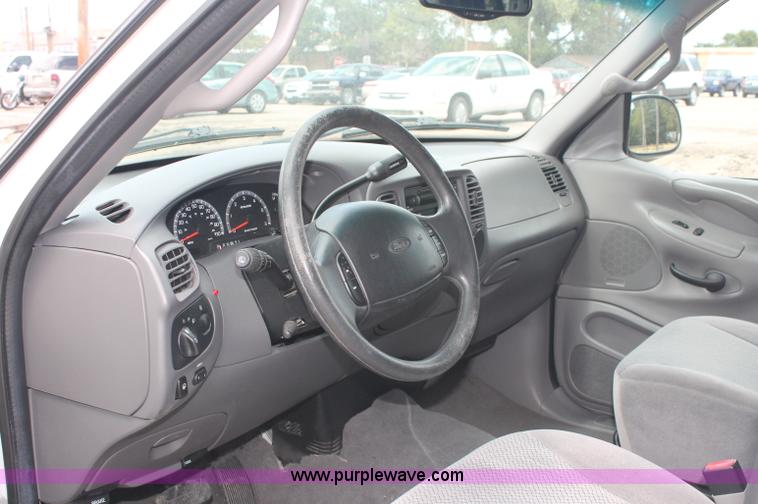 image for item C2705 2002 Ford Expedition XLT SUV