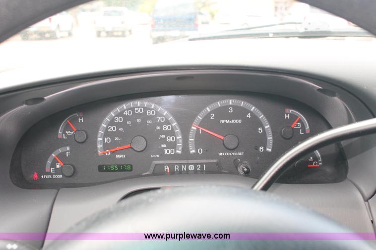 image for item C2705 2002 Ford Expedition XLT SUV