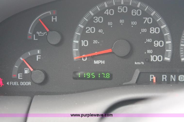 image for item C2705 2002 Ford Expedition XLT SUV