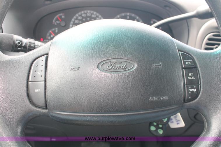 image for item C2705 2002 Ford Expedition XLT SUV