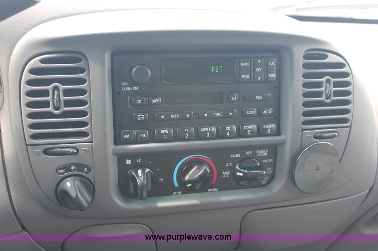 image for item C2705 2002 Ford Expedition XLT SUV