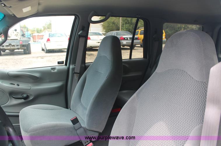 image for item C2705 2002 Ford Expedition XLT SUV