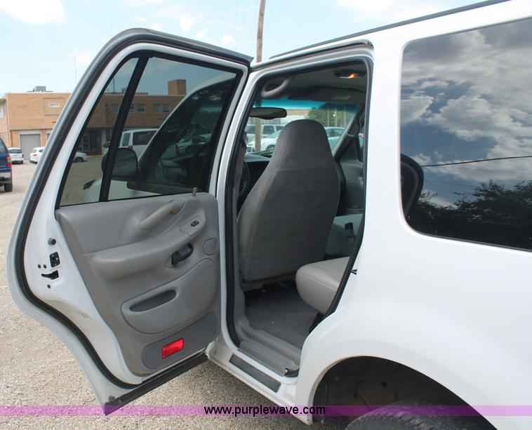 image for item C2705 2002 Ford Expedition XLT SUV