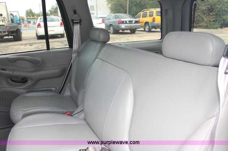 image for item C2705 2002 Ford Expedition XLT SUV