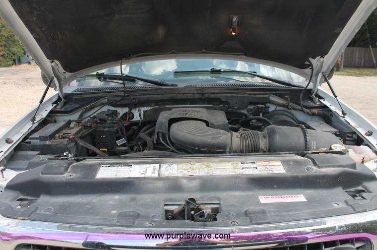 image for item C2705 2002 Ford Expedition XLT SUV