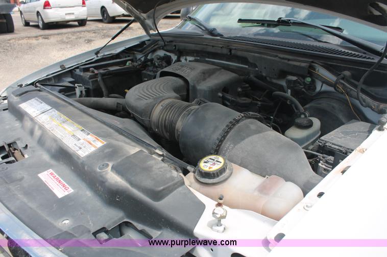 image for item C2705 2002 Ford Expedition XLT SUV