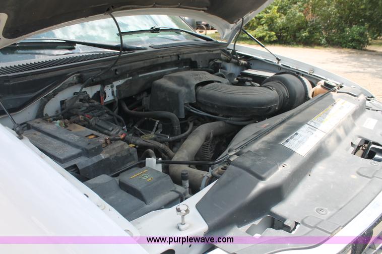 image for item C2705 2002 Ford Expedition XLT SUV