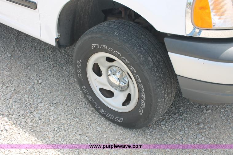 image for item C2705 2002 Ford Expedition XLT SUV