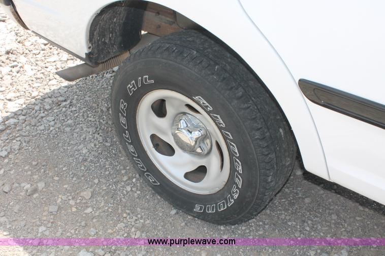 image for item C2705 2002 Ford Expedition XLT SUV