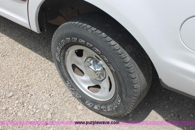 image for item C2705 2002 Ford Expedition XLT SUV