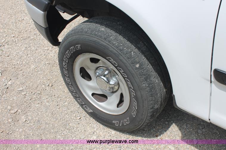 image for item C2705 2002 Ford Expedition XLT SUV