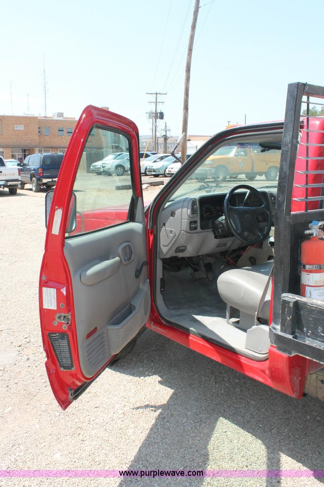 image for item C2706 1998 Chevrolet K3500 flatbed pickup truck
