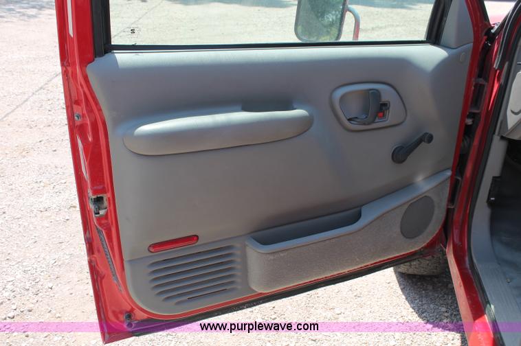 image for item C2706 1998 Chevrolet K3500 flatbed pickup truck