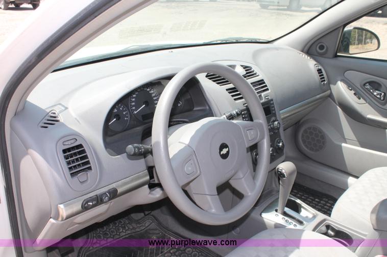 image for item C2707 2004 Chevrolet Malibu LS Maxx