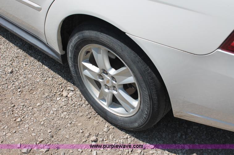 image for item C2707 2004 Chevrolet Malibu LS Maxx