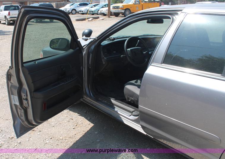 image for item C2709 2006 Ford Crown Victoria