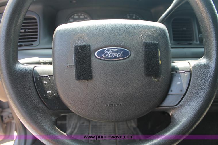 image for item C2709 2006 Ford Crown Victoria
