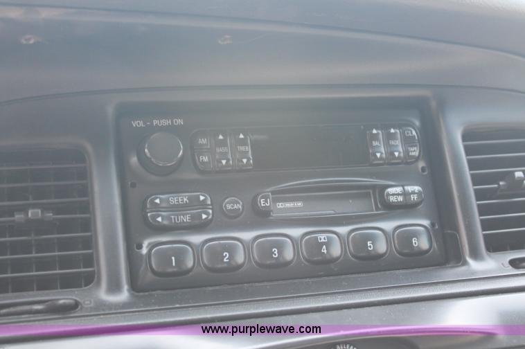image for item C2709 2006 Ford Crown Victoria