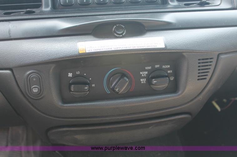 image for item C2709 2006 Ford Crown Victoria