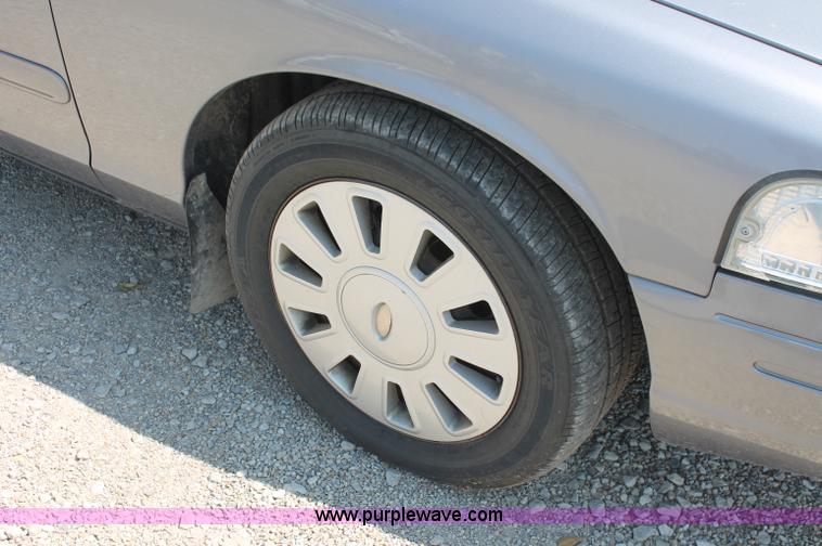 image for item C2709 2006 Ford Crown Victoria
