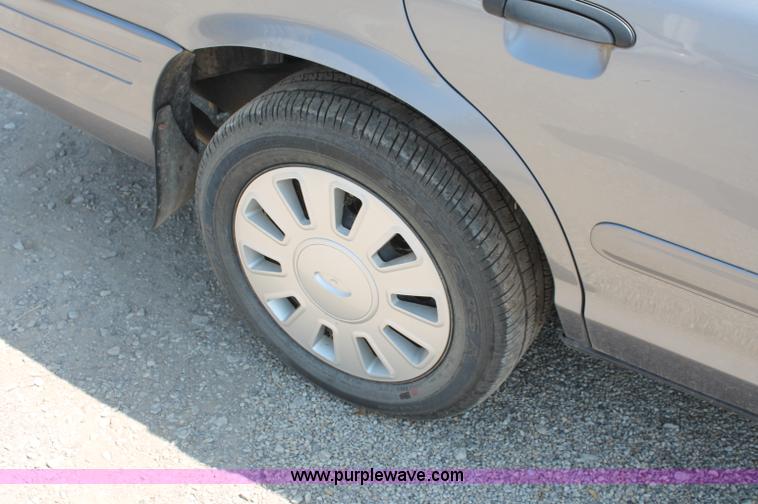 image for item C2709 2006 Ford Crown Victoria