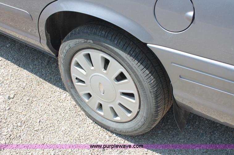 image for item C2709 2006 Ford Crown Victoria