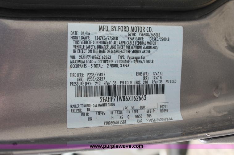 image for item C2709 2006 Ford Crown Victoria