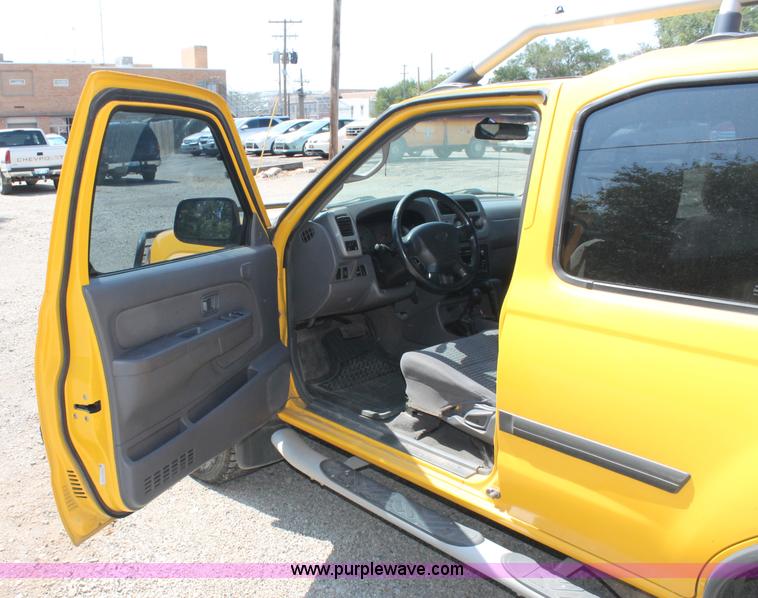 image for item C2710 2001 Nissan Xterra SUV