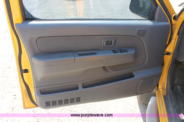 image for item C2710 2001 Nissan Xterra SUV