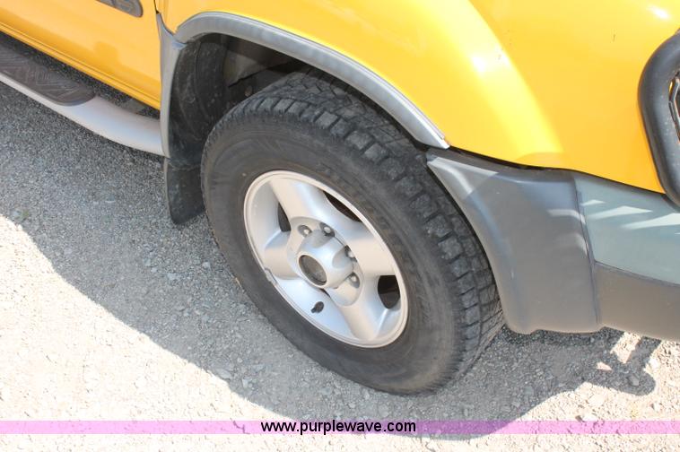 image for item C2710 2001 Nissan Xterra SUV