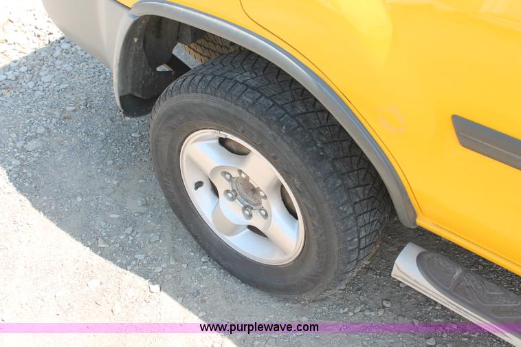 image for item C2710 2001 Nissan Xterra SUV
