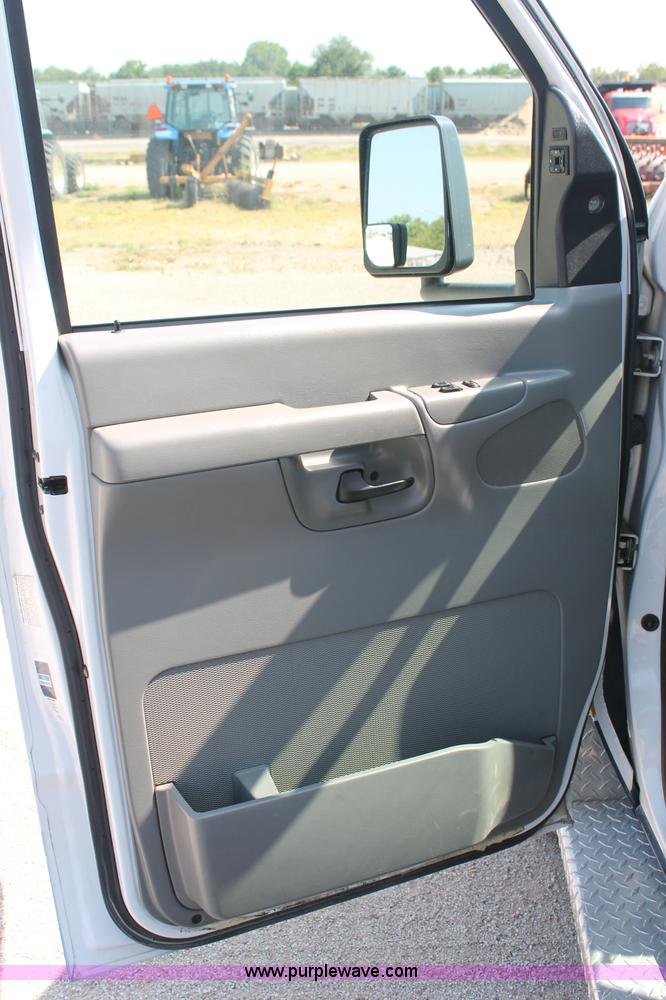 image for item C2711 2006 Ford Medtec E450 ambulance