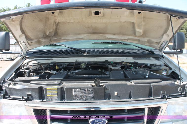image for item C2711 2006 Ford Medtec E450 ambulance