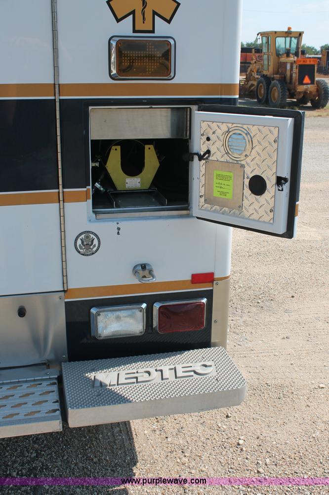 image for item C2711 2006 Ford Medtec E450 ambulance
