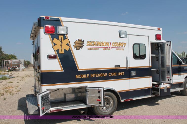 image for item C2711 2006 Ford Medtec E450 ambulance