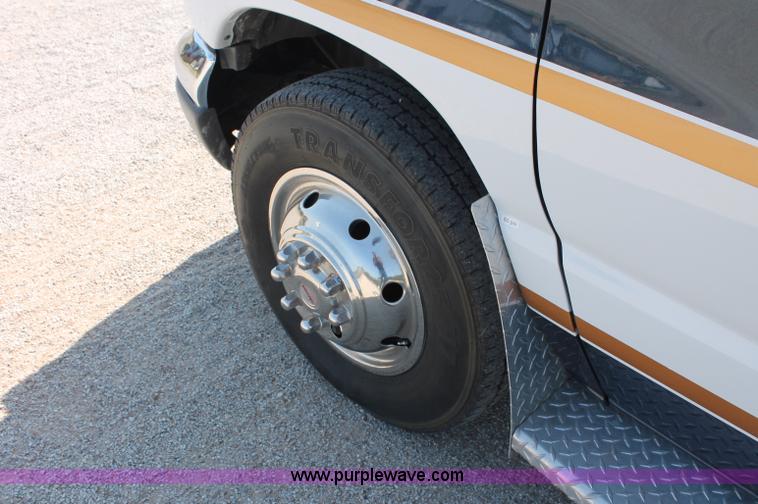 image for item C2711 2006 Ford Medtec E450 ambulance