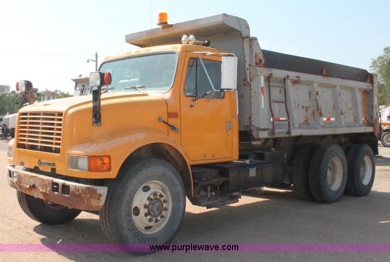 image for item C2714 1999 International 4900 dump truck