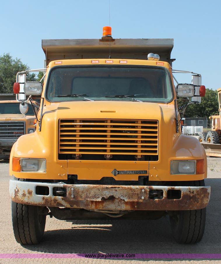 image for item C2714 1999 International 4900 dump truck