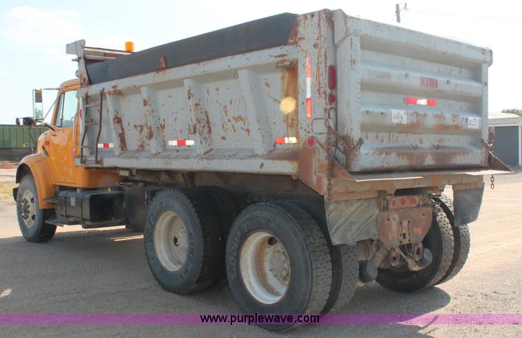 image for item C2714 1999 International 4900 dump truck