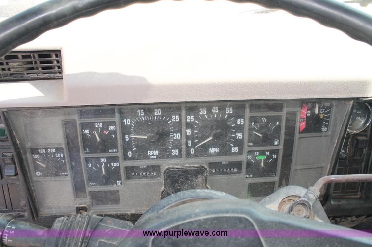 image for item C2714 1999 International 4900 dump truck