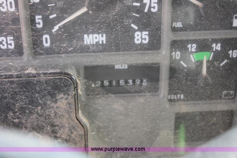 image for item C2714 1999 International 4900 dump truck