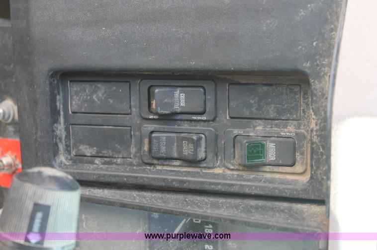 image for item C2714 1999 International 4900 dump truck