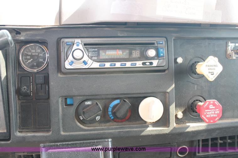 image for item C2714 1999 International 4900 dump truck