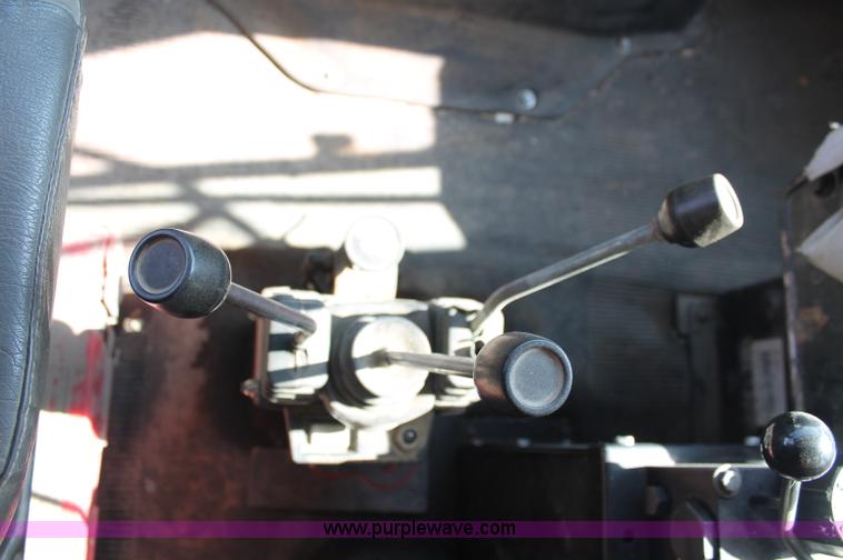 image for item C2714 1999 International 4900 dump truck