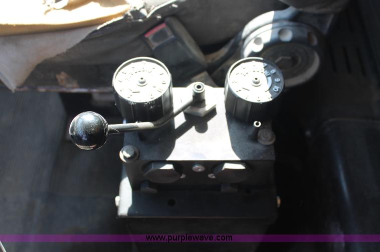 image for item C2714 1999 International 4900 dump truck