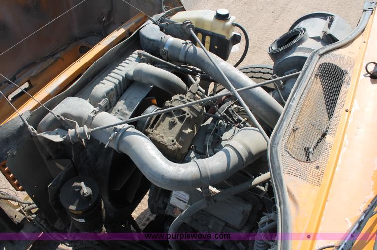 image for item C2714 1999 International 4900 dump truck