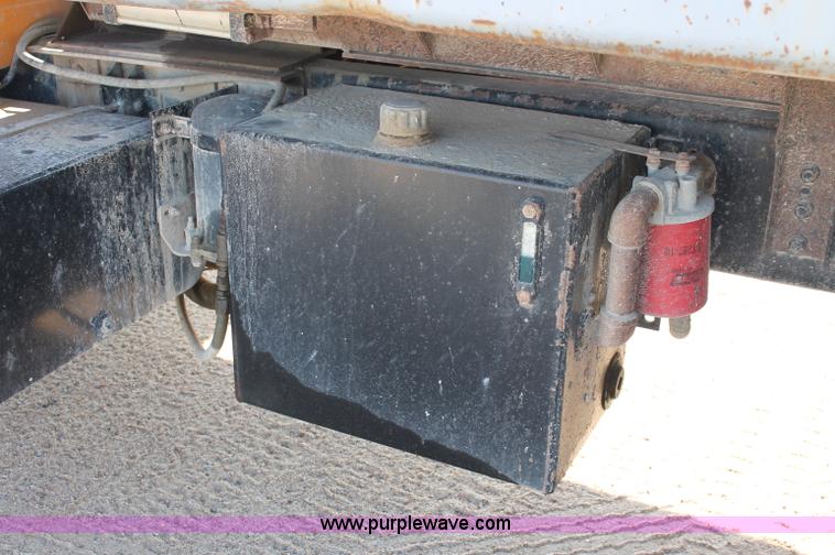 image for item C2714 1999 International 4900 dump truck