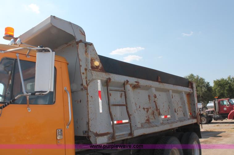 image for item C2714 1999 International 4900 dump truck