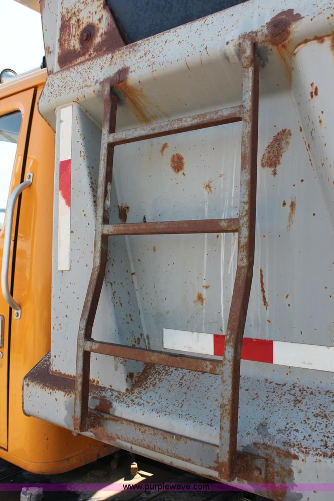 image for item C2714 1999 International 4900 dump truck